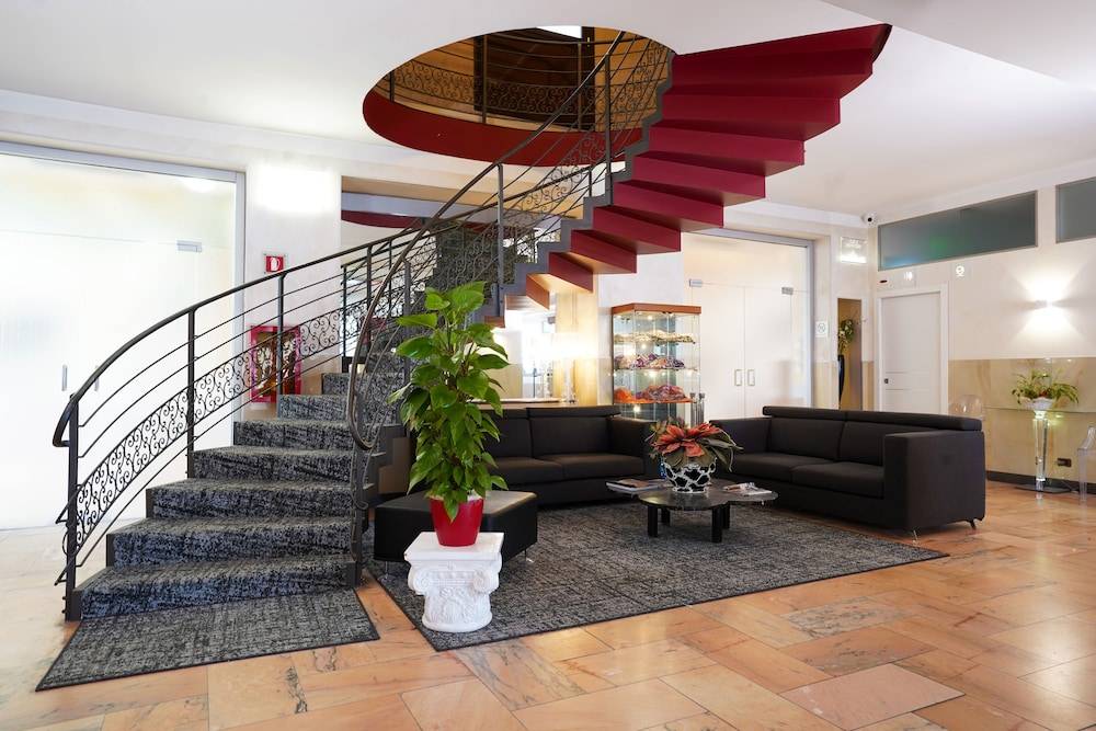 Hotel Plaza 2