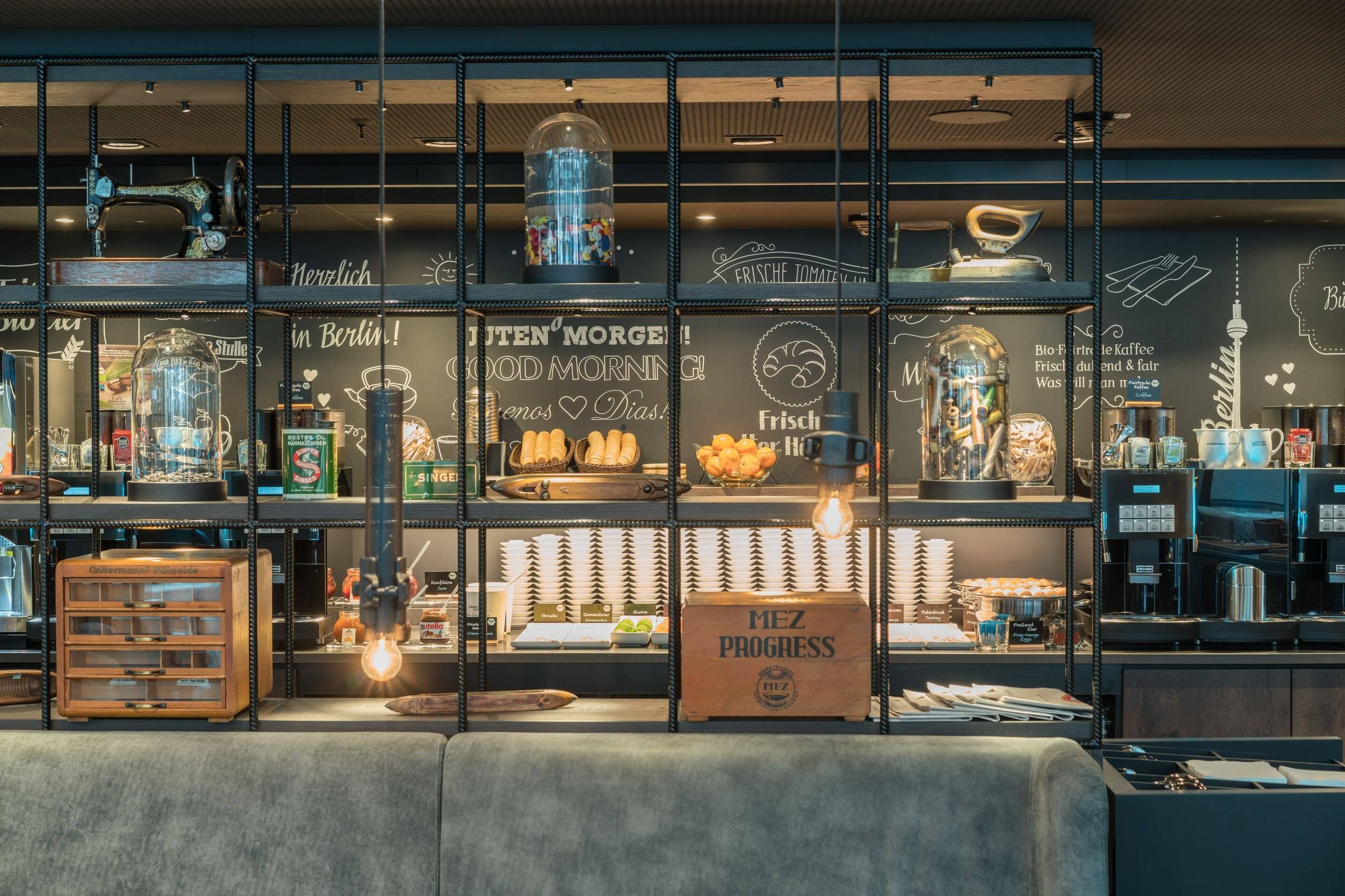 Motel One Berlin-Alexanderplatz 2