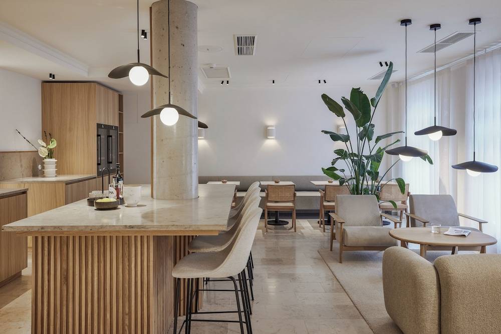 ADELANTE Boutique Hotel 1