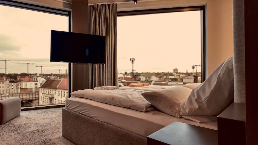 Bellman Hotel 2