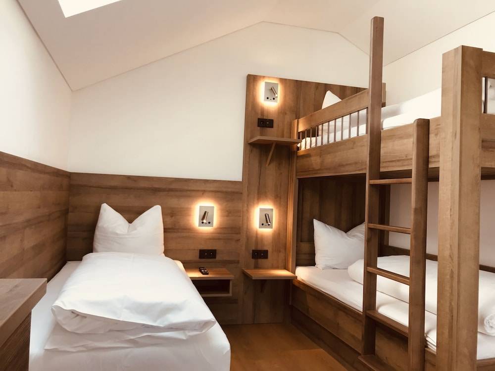 WESTSIDE Hotel 2