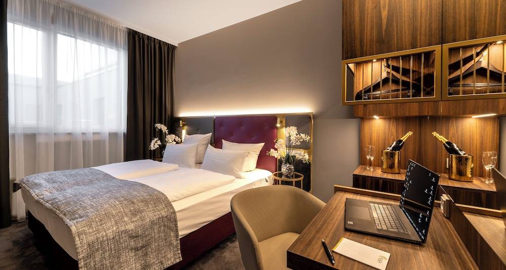 PLAZA Premium München 1