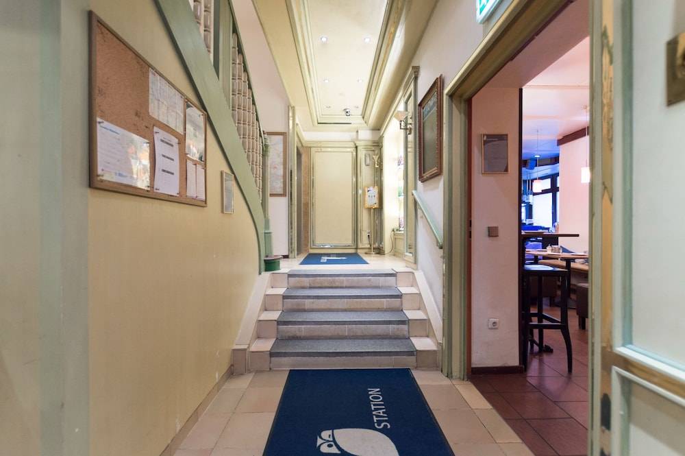 Smart Stay Hotel Station 2