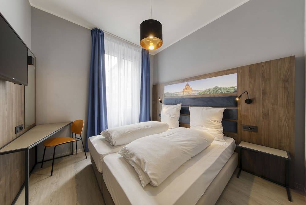 Smart Stay Hotel Station 1