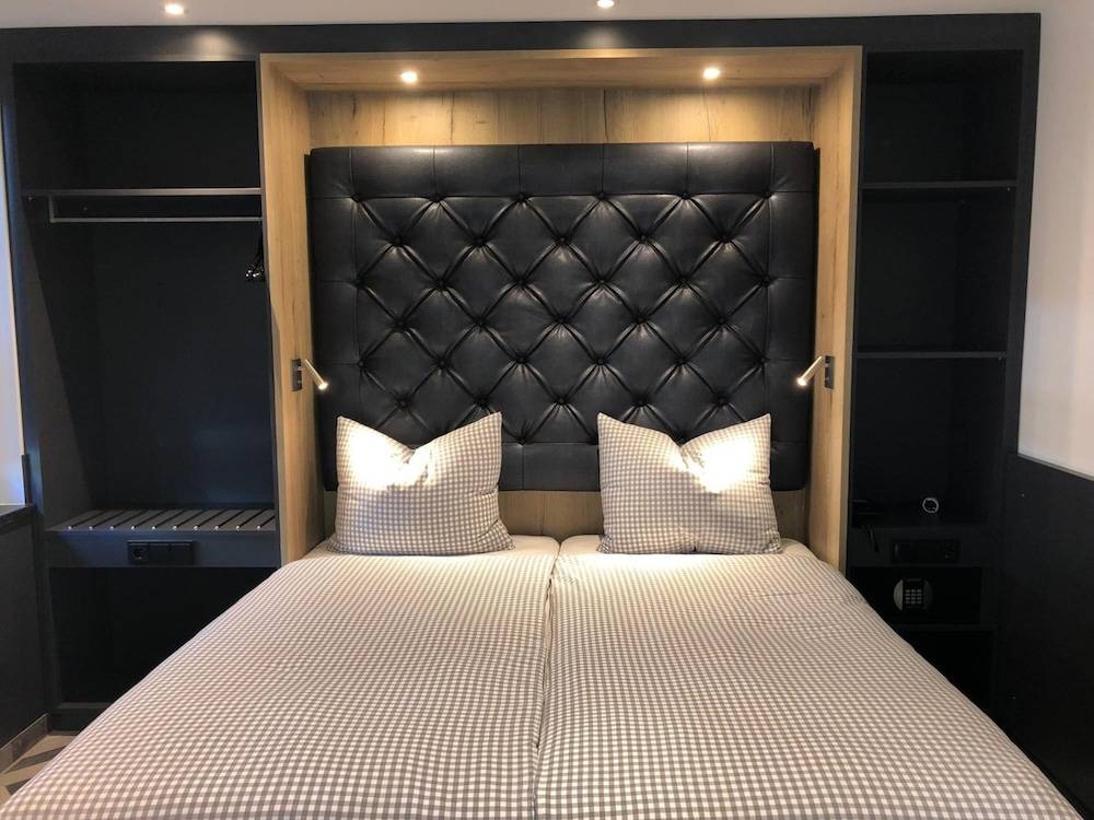 Munich Deluxe Hotel 1