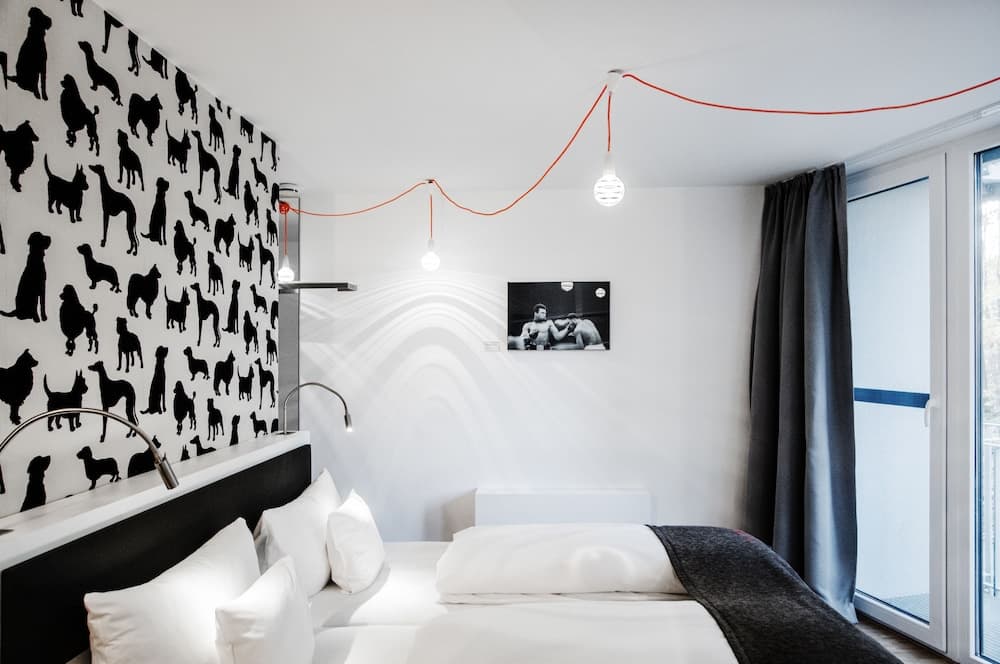 V-Hotel 1