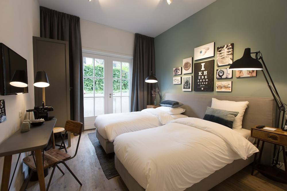 Eye Hotel 2