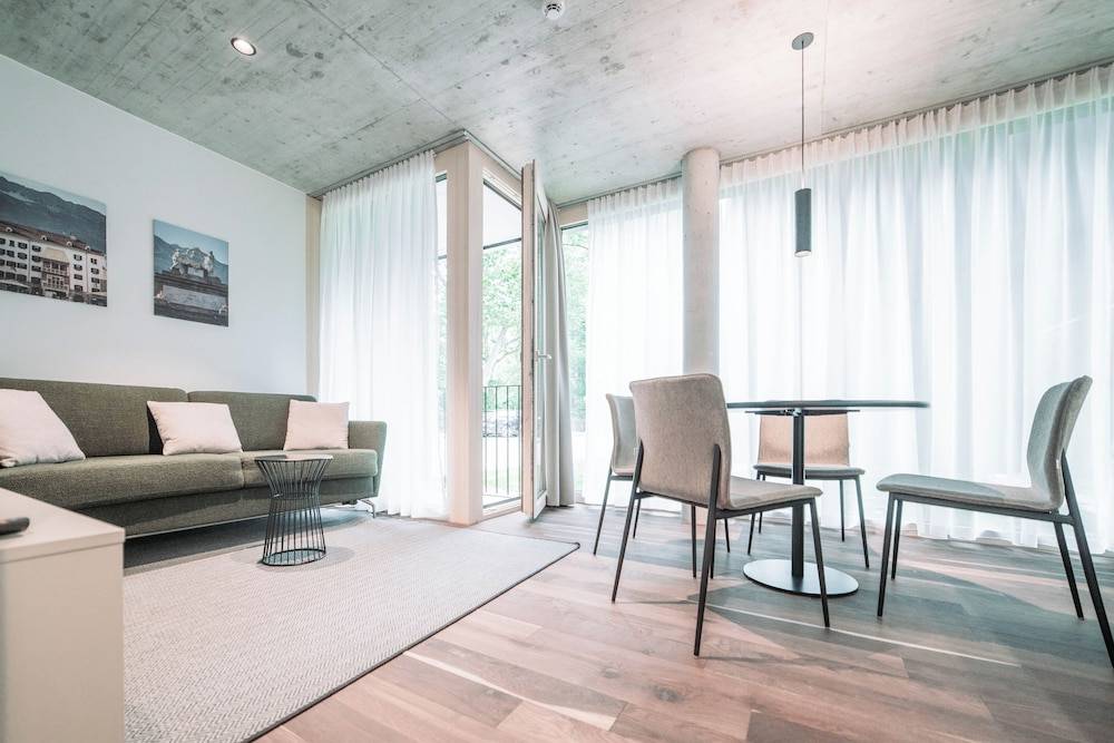 Blackhome Innsbruck City South I contactless check-in 1