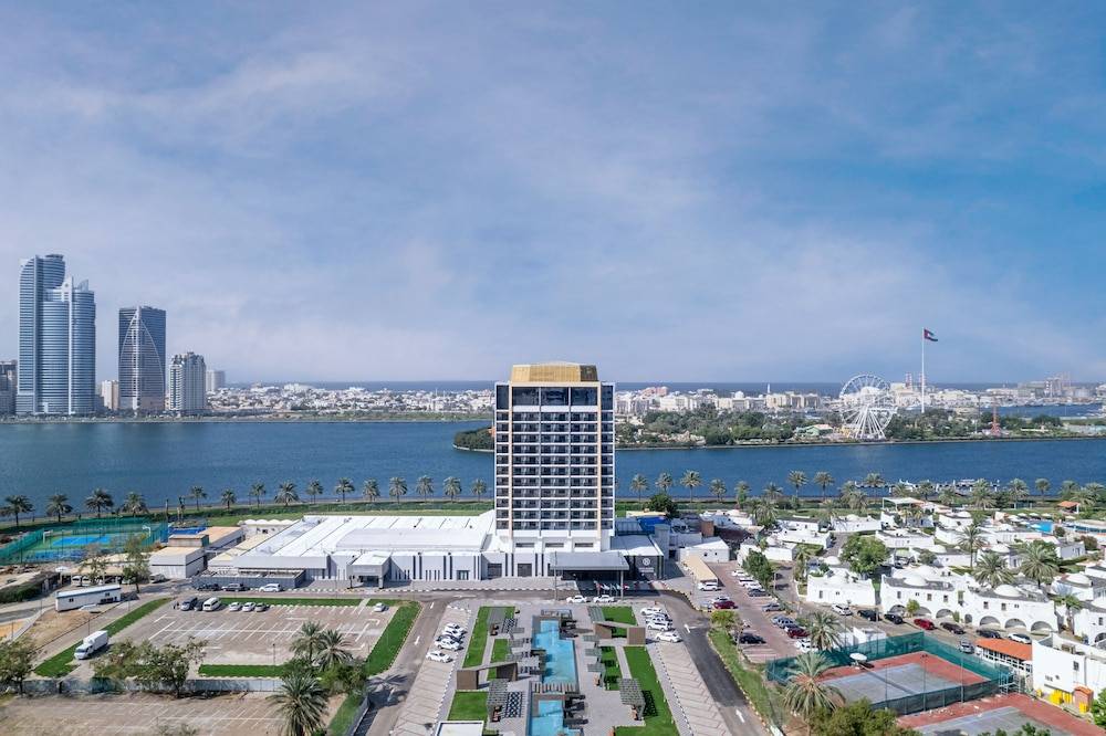 Hotel Holiday International 1