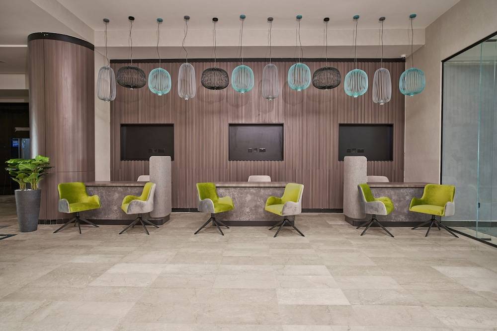 Hotel Holiday International 2