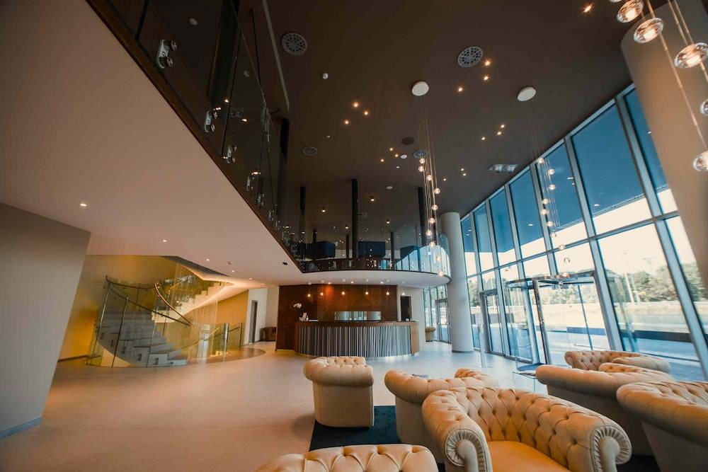 Life Hotel 2