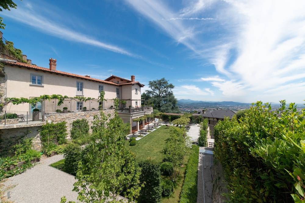 Relais San Vigilio al Castello 1