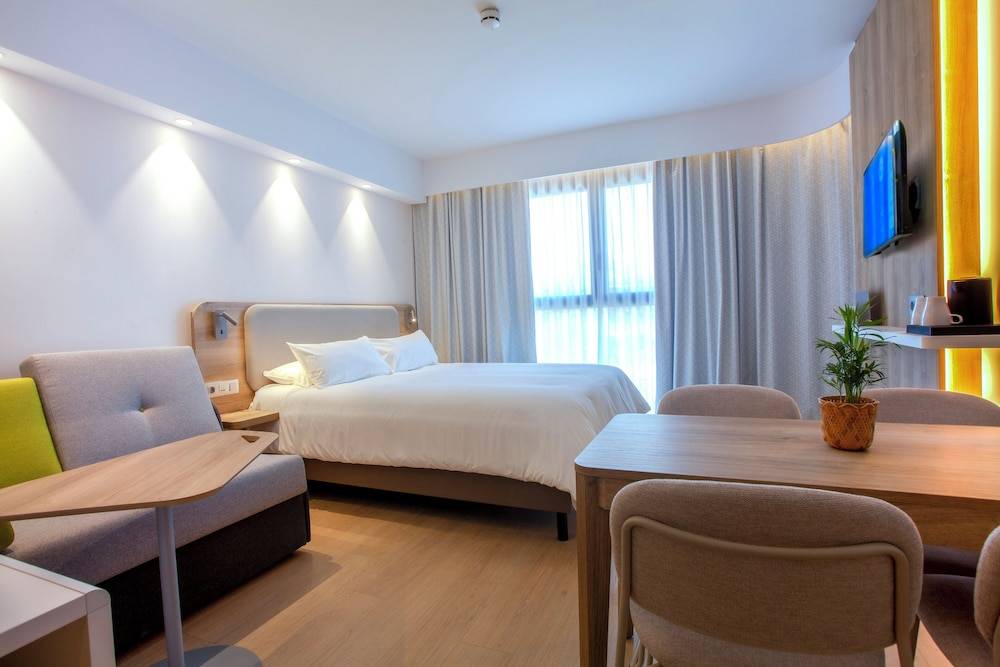 Holiday Inn Express & Suites Barcelona - Sabadell by IHG 2