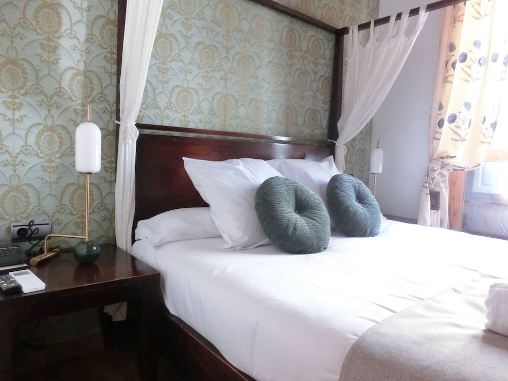 Les Monges Palace Boutique 2