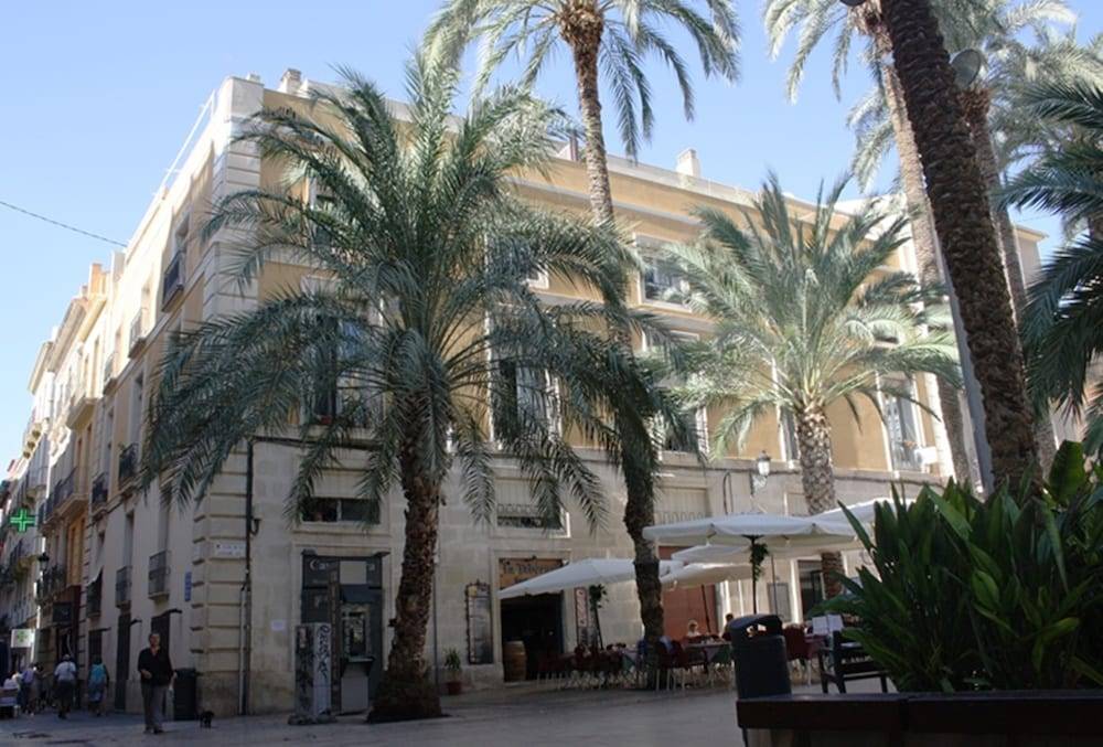 Apartamentos Santa Faz by Be Alicante 1