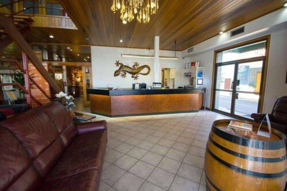 Elkira Court Motel 2