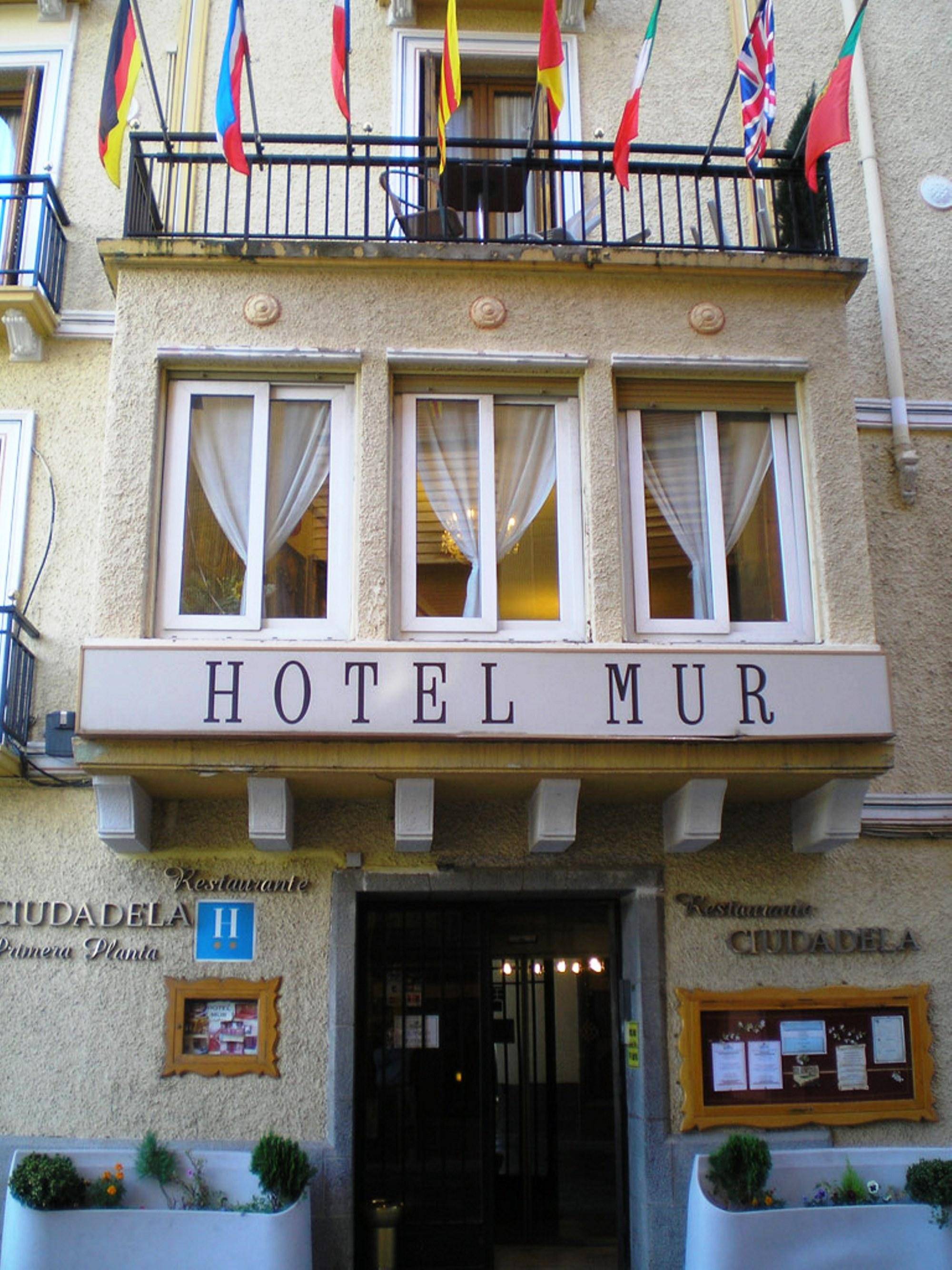 Mur 2