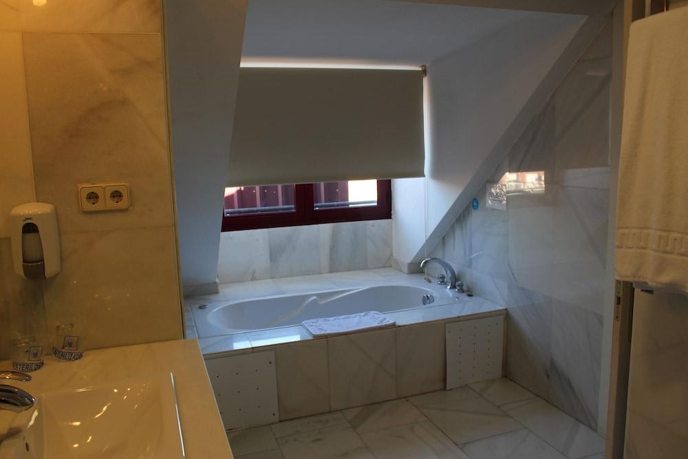 APARTAHOTEL VILLA DE PARLA 2