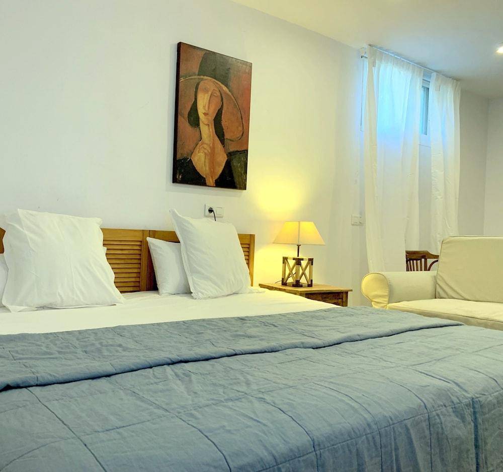 At Home in Malaga Stay & Solo Travellers 2