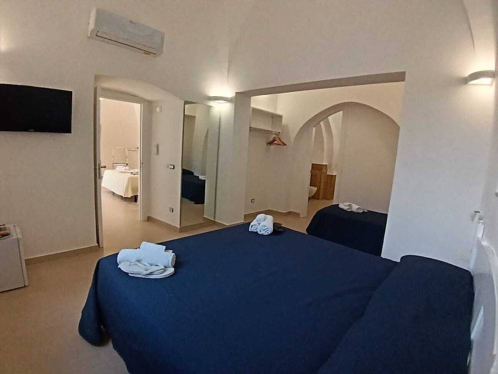 Hotel Antica Repubblica in the historical center 2 minutes away,at 170mt, from the Sea 1