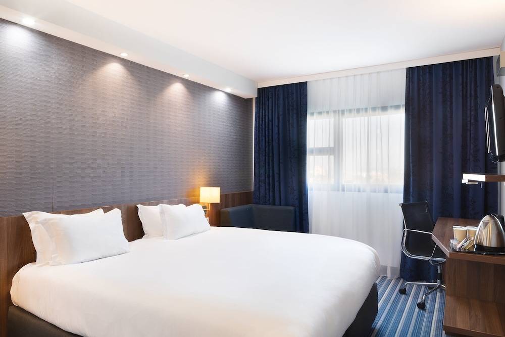 Holiday Inn Express MARSEILLE AIRPORT by IHG 2