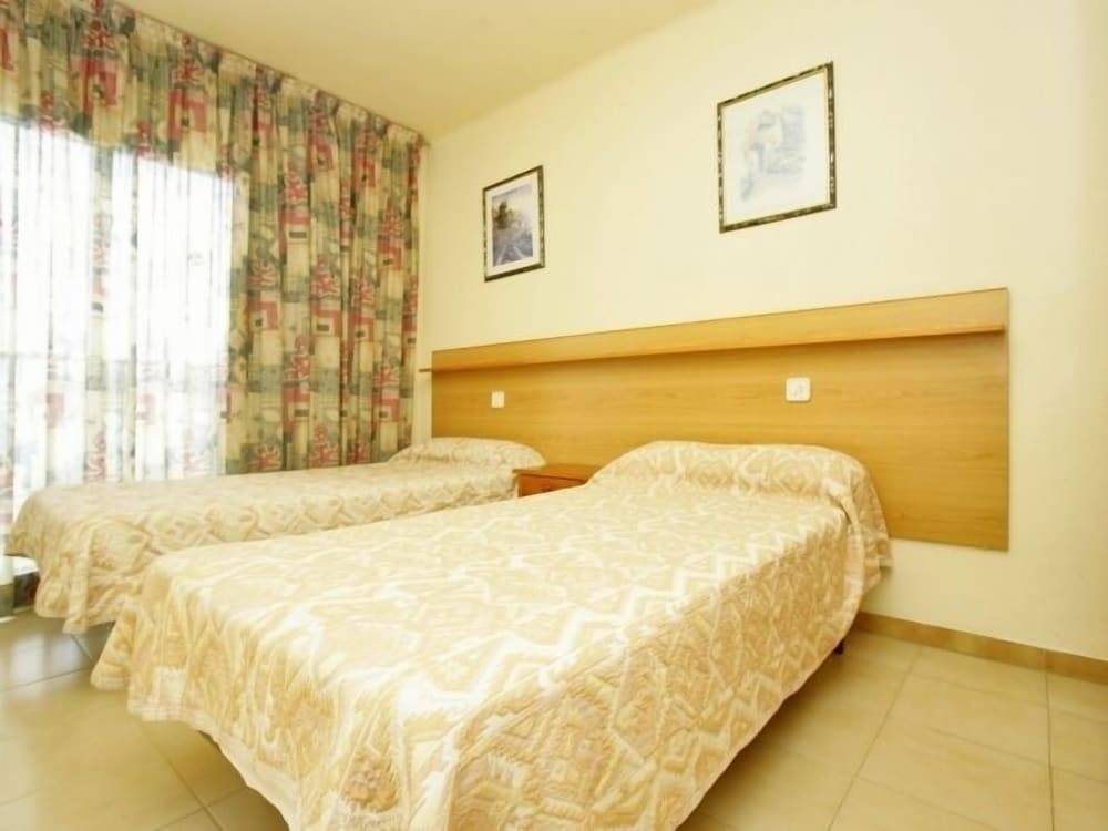 Apartamentos Pins Marina 24 2