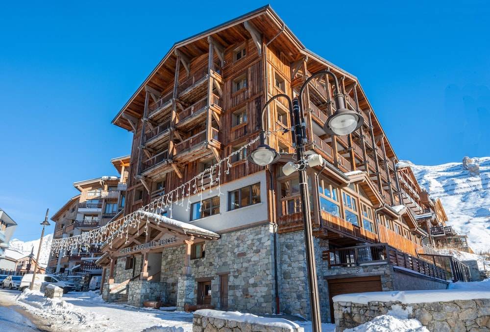 Hôtel L'Aiguille Percée 1
