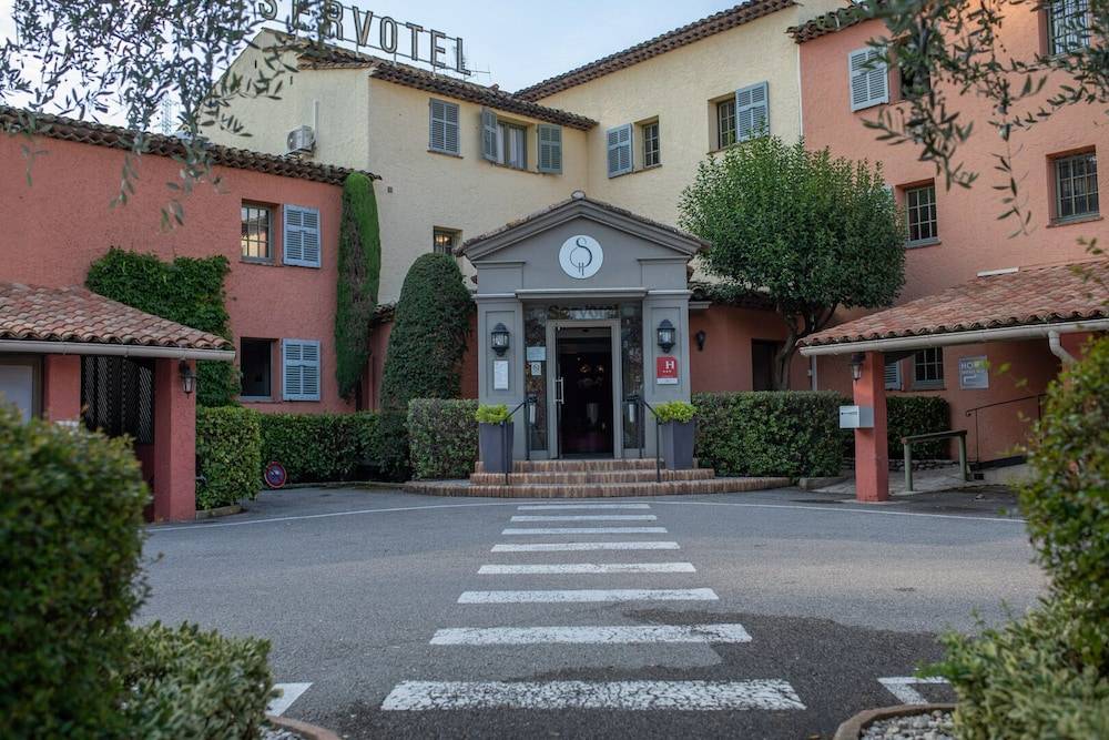 Servotel Castagniers 1