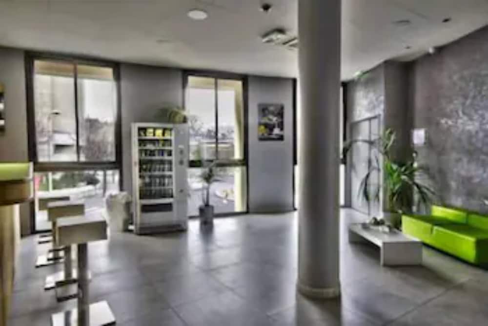 Esatitude Hotel 2