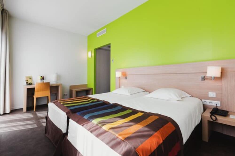 Esatitude Hotel 1