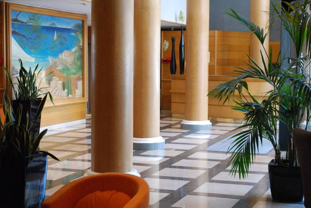 Le Cetai Cannes Beach Hotel 2