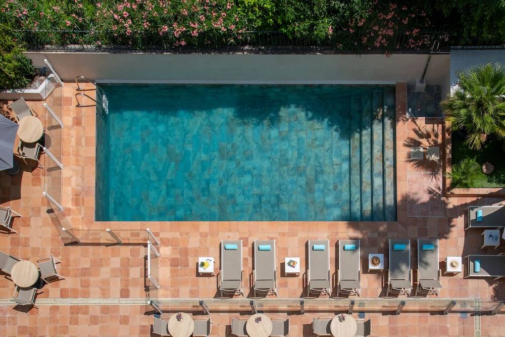 Le Cetai Cannes Beach Hotel 1