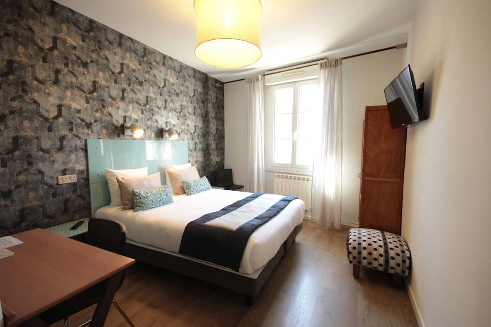 Hôtel Des Arts, Artisanal et Indépendant 1