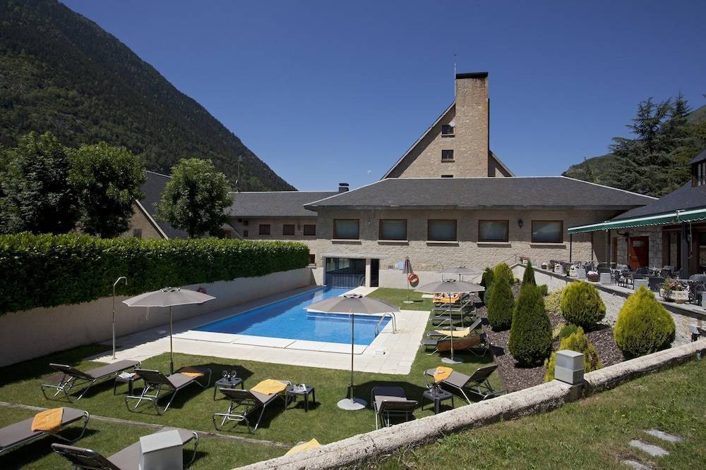 Parador de Artíes 1