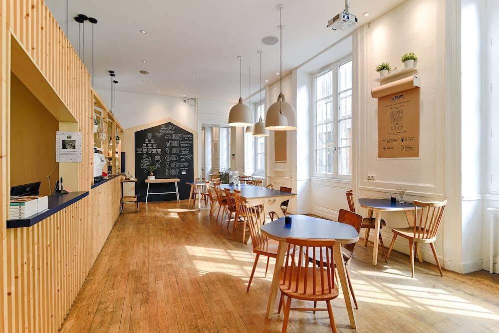 SLO Hostel Lyon les Pentes 1