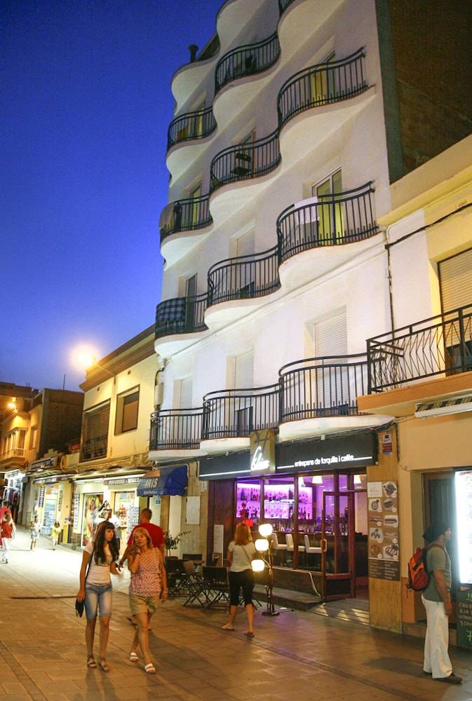 Aparthotel Iris 1