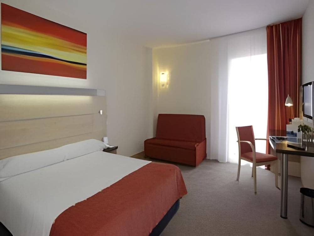 B&B HOTEL Girona 3 2