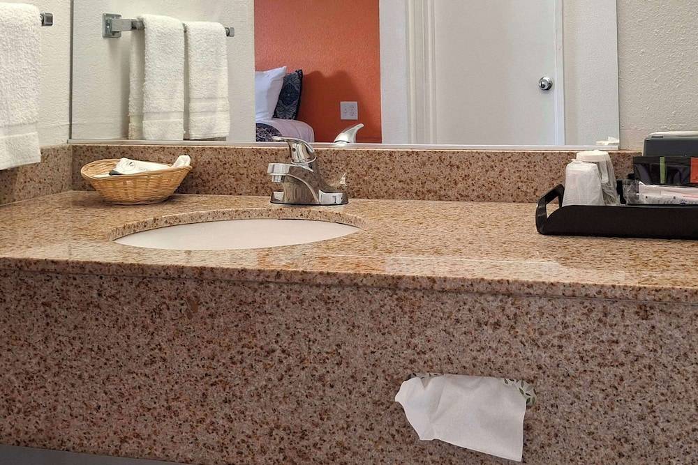 Rodeway Inn Alameda-Oakland 2