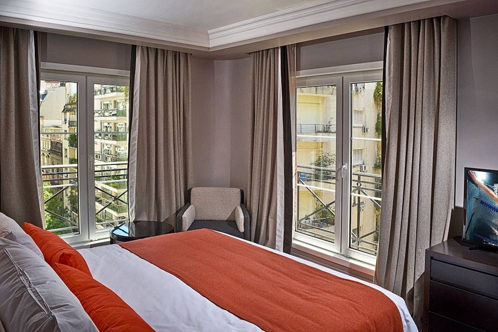 Carles Hotel 1
