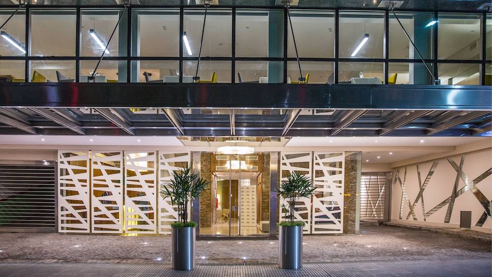 Howard Johnson Plaza by Wyndham Buenos Aires 1