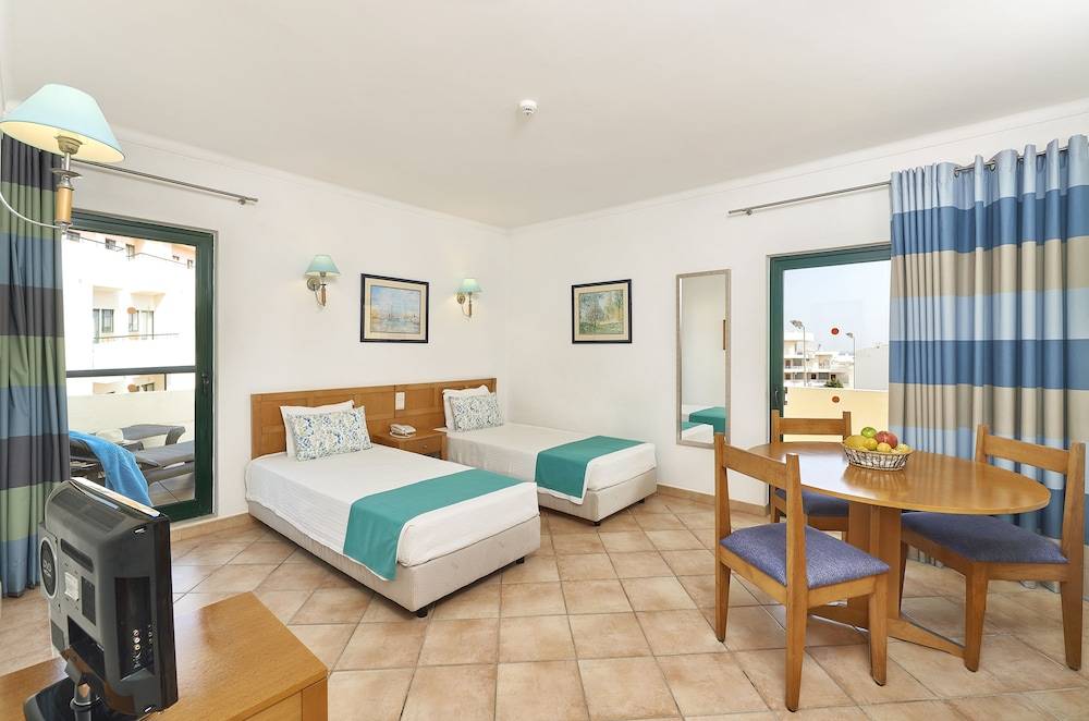 Oceanus Aparthotel 1