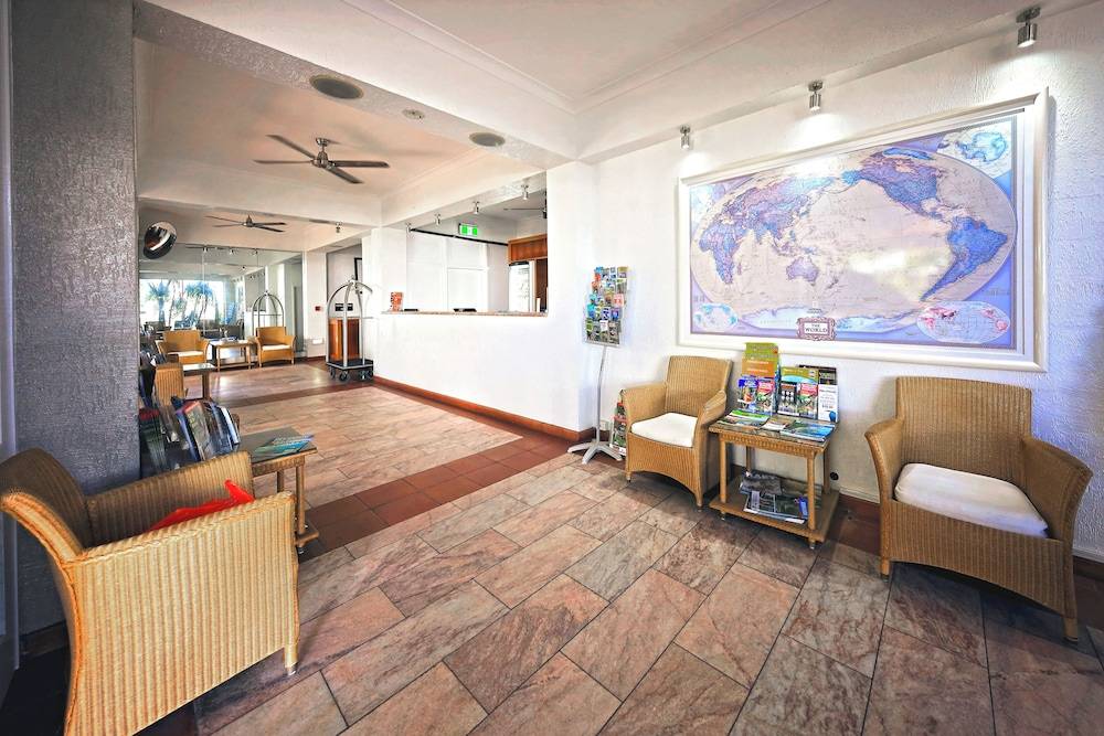 Ramada By Wyndham Cairns City Centre 2