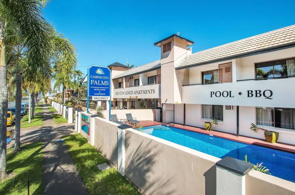 Cairns City Palms 1