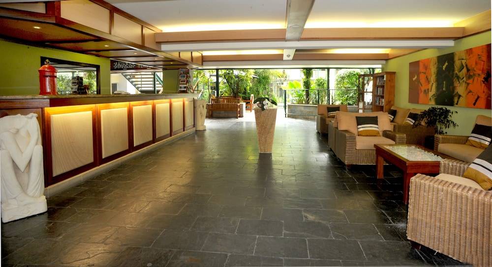 Bay Village Tropical Retreat 2