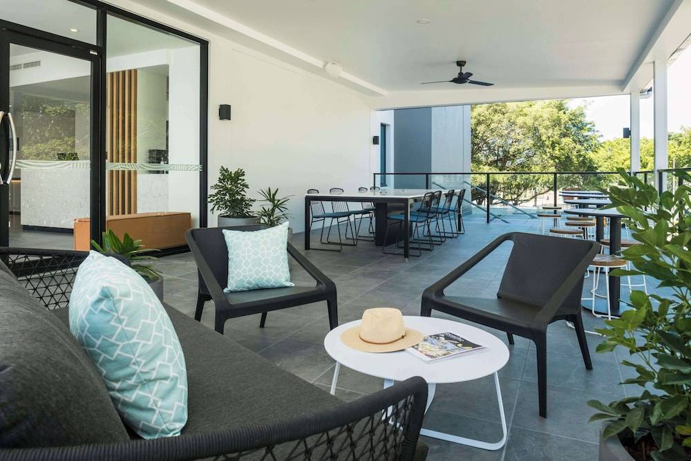 Oaks Cairns Hotel 2