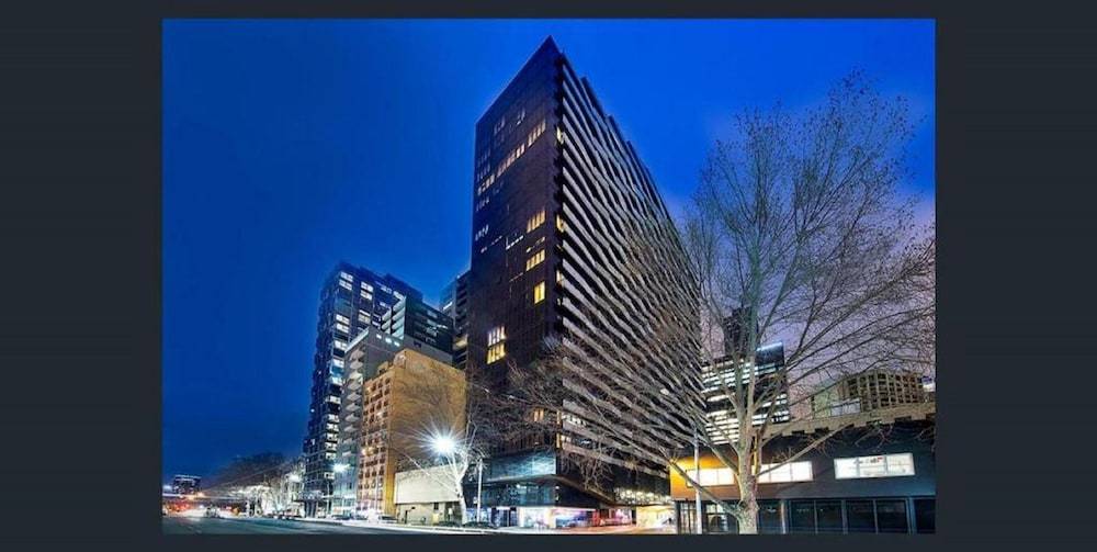 Aura on Flinders Serviced Apartments 1