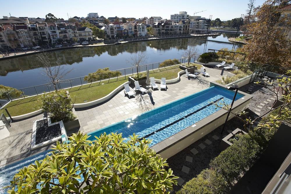 East Perth Suites Hotel 1
