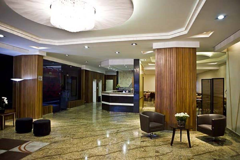 Carillon Plaza Hotel 2