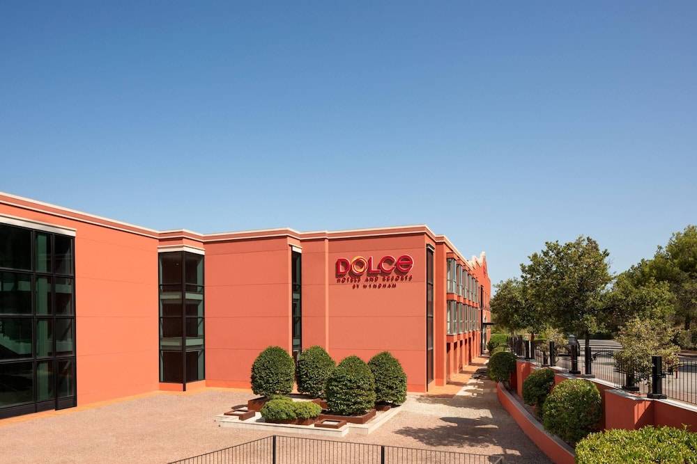 Dolce by Wyndham Barcelona Resort 4 Sup 1
