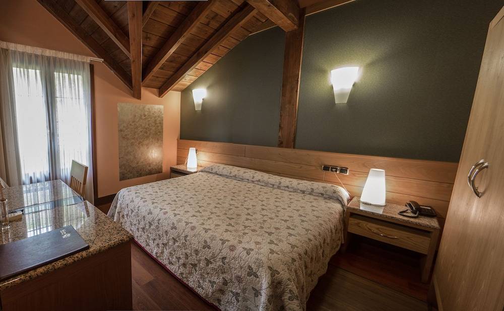 Adeko Hotel 1